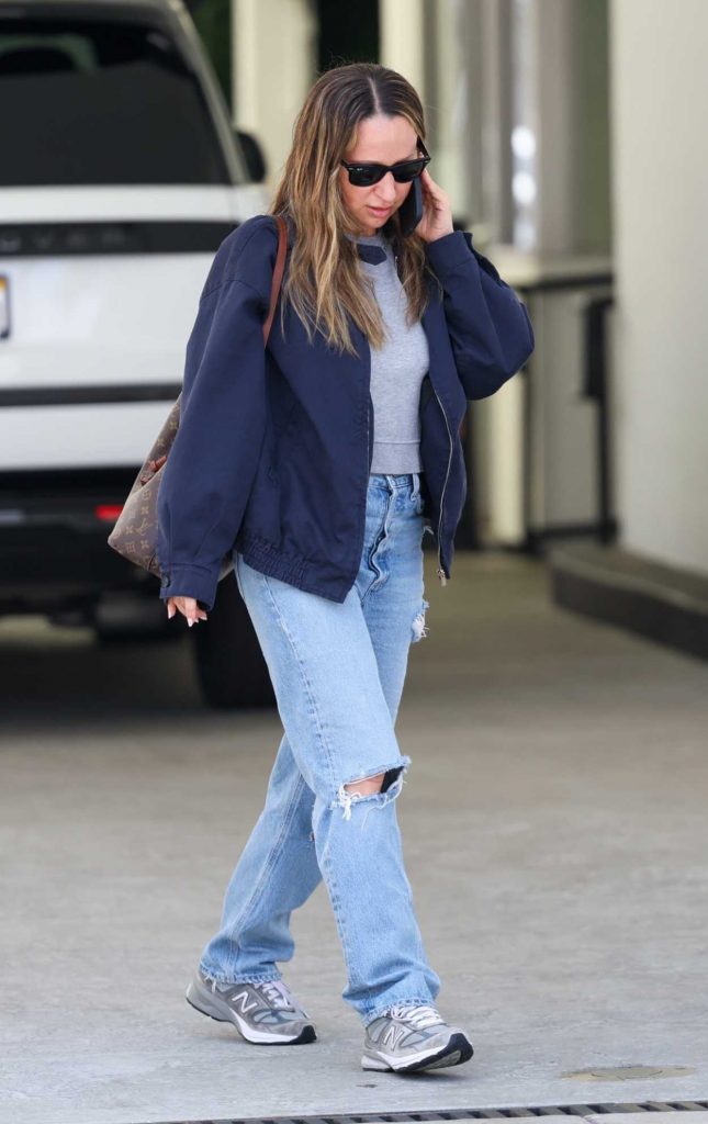 Jennifer Meyer in a Blue Ripped Jeans