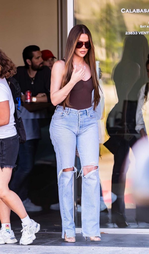 Khloe Kardashian in a Blue Ripped Jeans