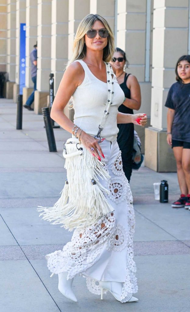 Heidi Klum in a White Lace Pants