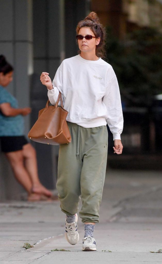 Katie Holmes in an Olive Sweatpants