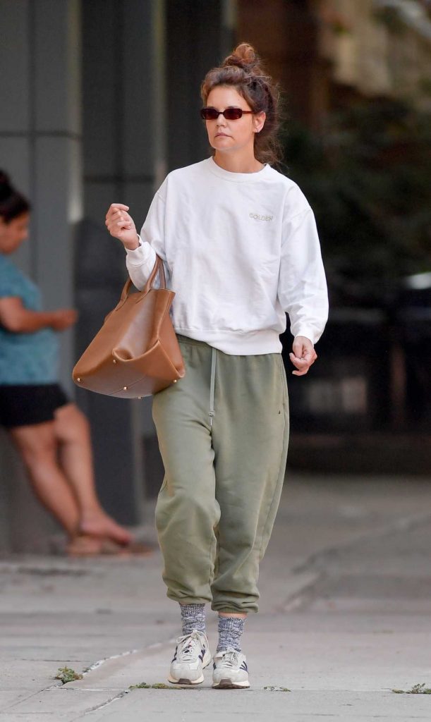 Katie Holmes in an Olive Sweatpants