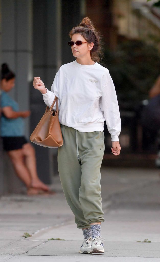 Katie Holmes in an Olive Sweatpants