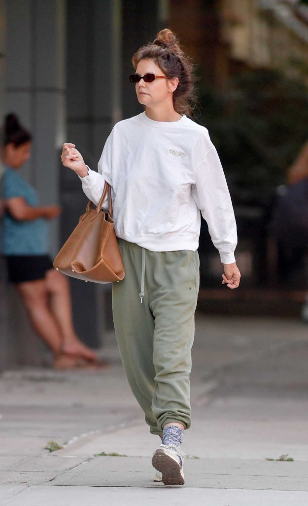 Katie Holmes in an Olive Sweatpants