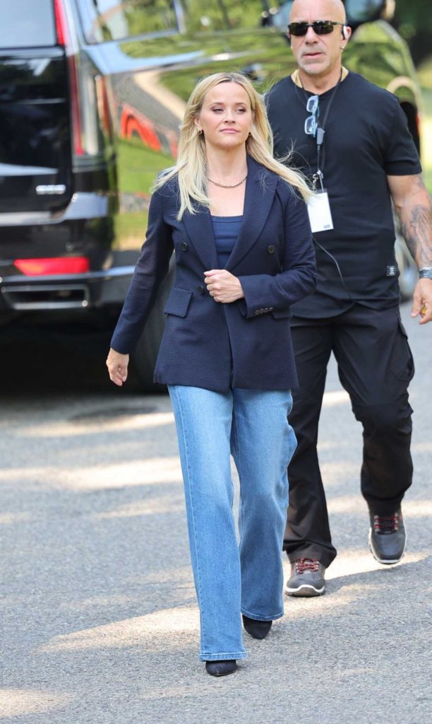 Reese Witherspoon in a Black Blazer