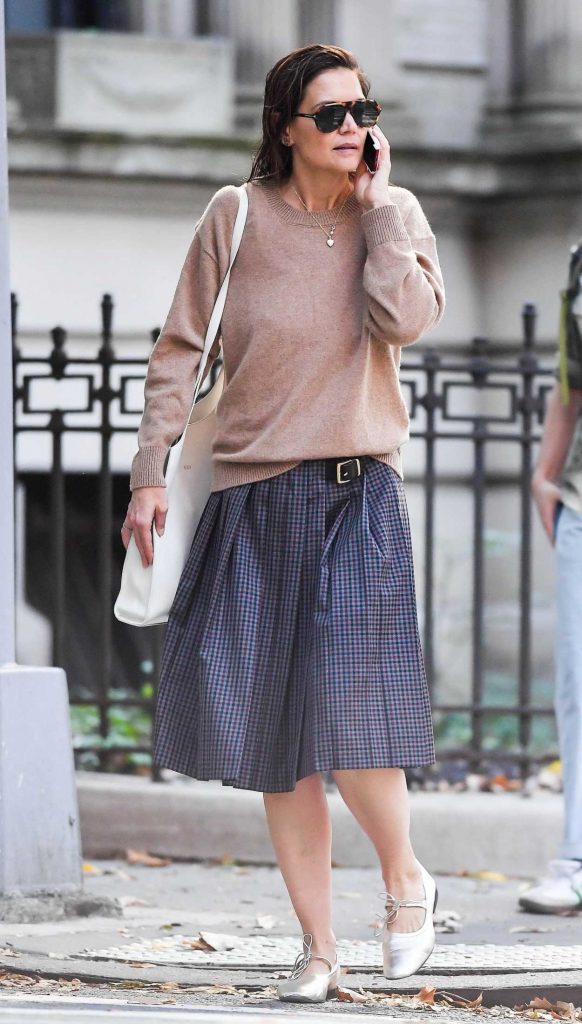 Katie Holmes in a Beige Sweatshirt