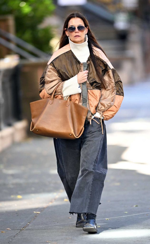 Katie Holmes in a White Knitted Turtleneck