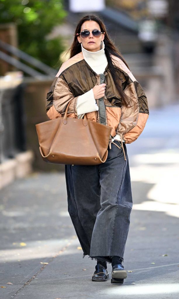 Katie Holmes in a White Knitted Turtleneck