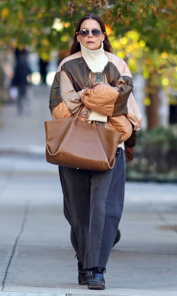 Katie Holmes in a White Knitted Turtleneck