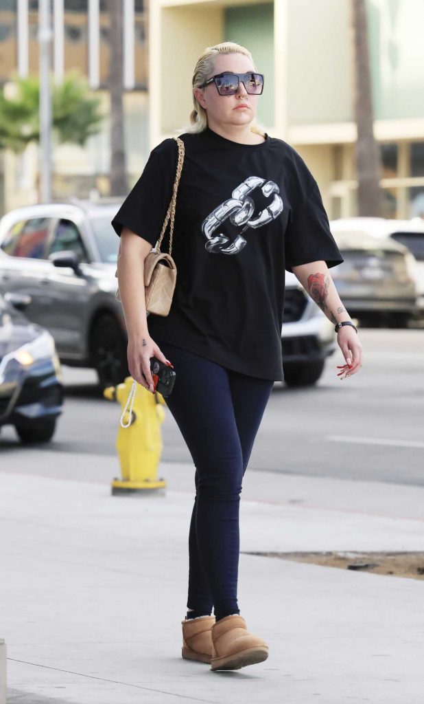 Amanda Bynes in a Black Tee