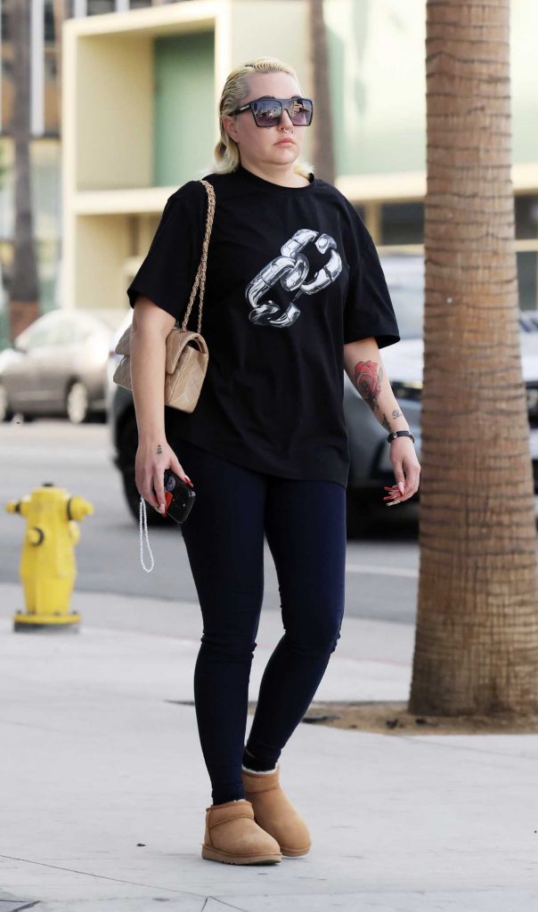 Amanda Bynes in a Black Tee