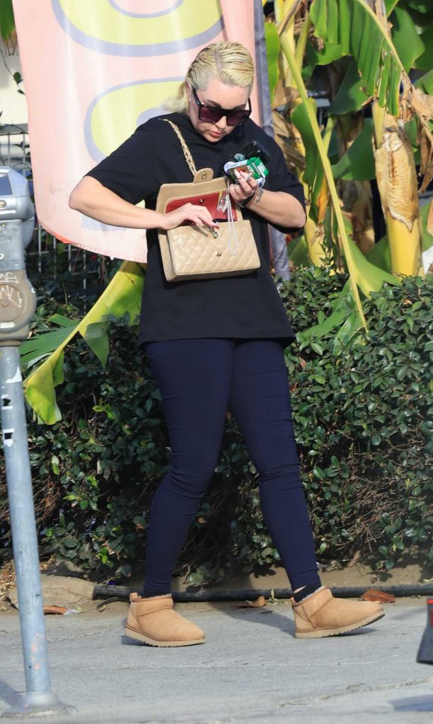 Amanda Bynes in a Black Tee