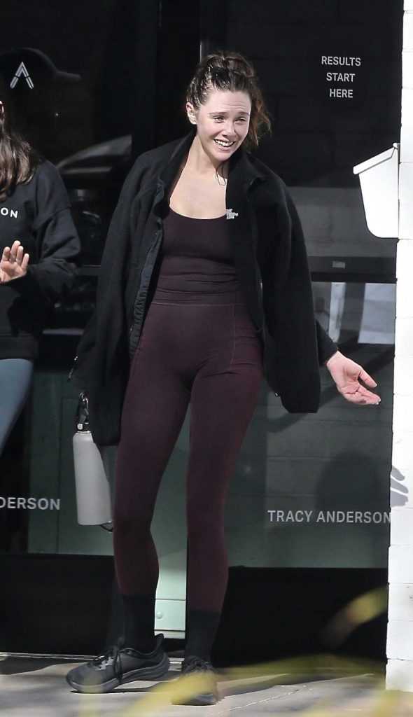 Elizabeth Olsen in a Black Sneakers