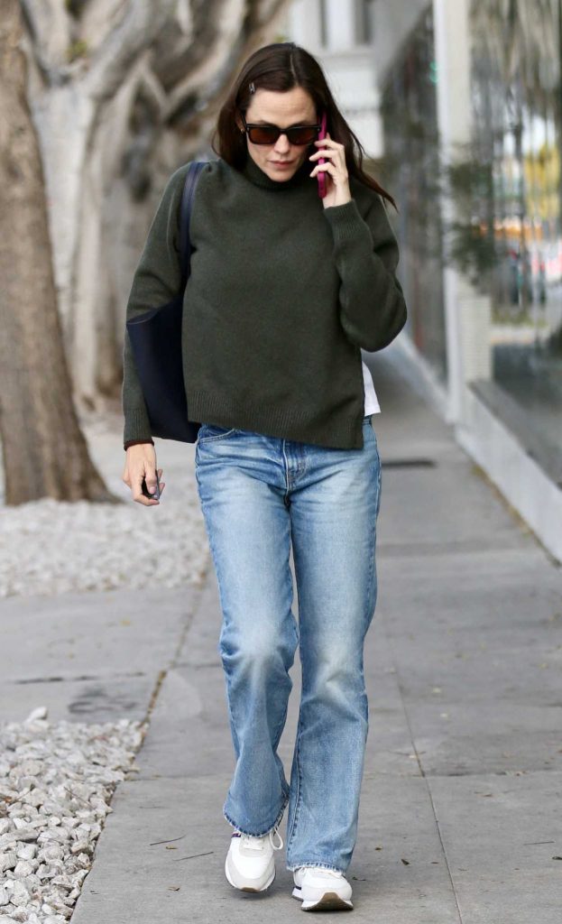 Jennifer Garner in a Blue Jeans