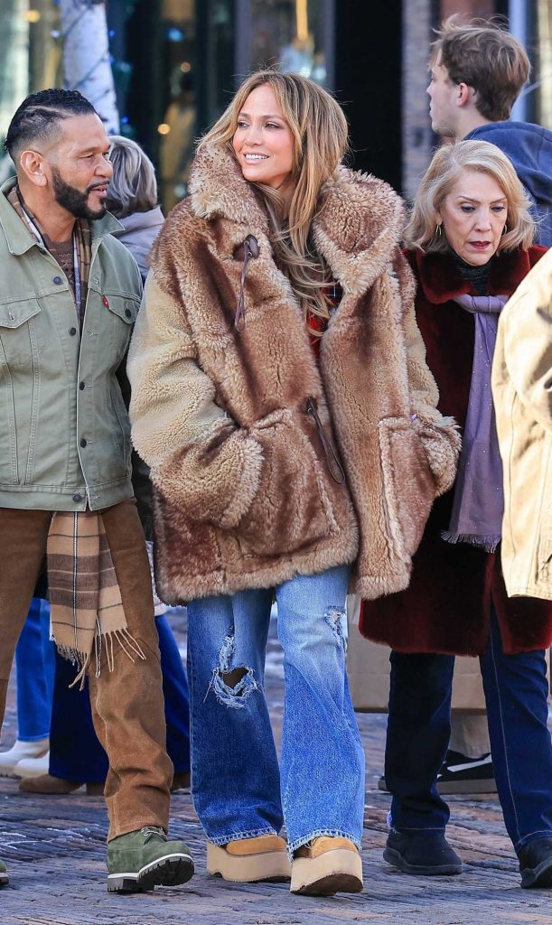 Jennifer Lopez in a Blue Ripped Jeans