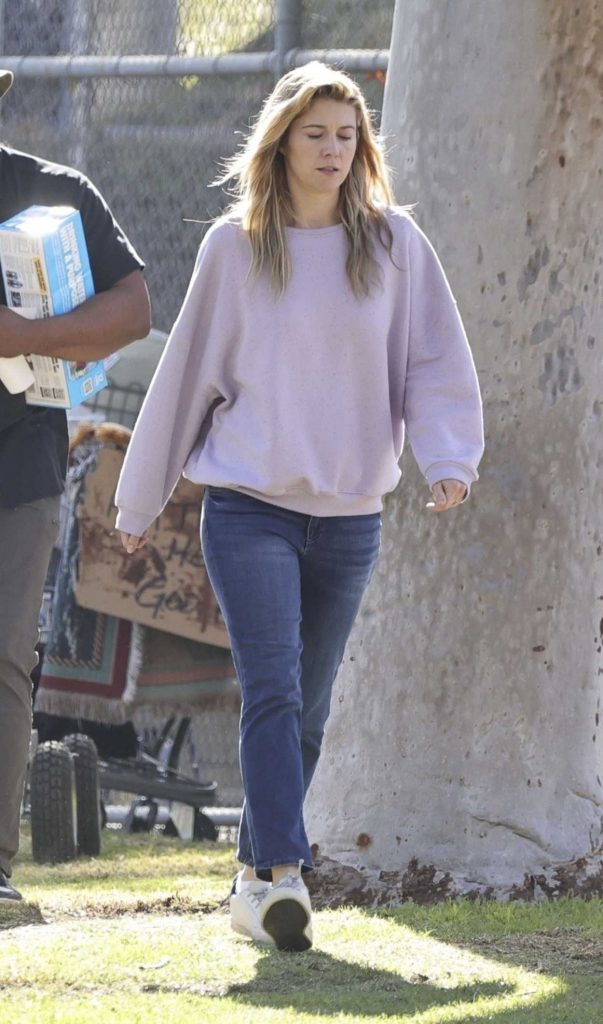 Mary Elizabeth Winstead in a Purple Sweatshirt