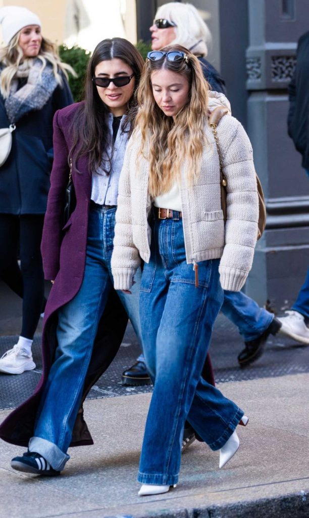 Sydney Sweeney in a Beige Knitted Jacket