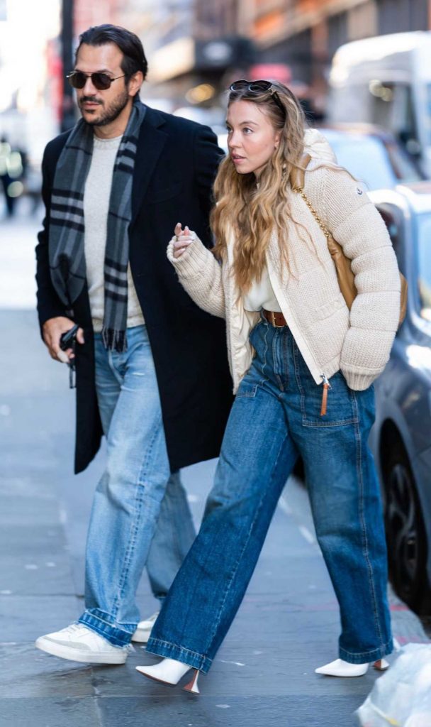 Sydney Sweeney in a Beige Knitted Jacket