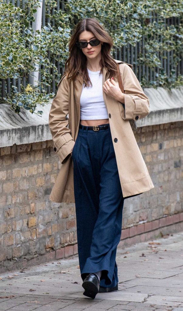 Daisy Edgar-Jones in a Beige Trench Coat