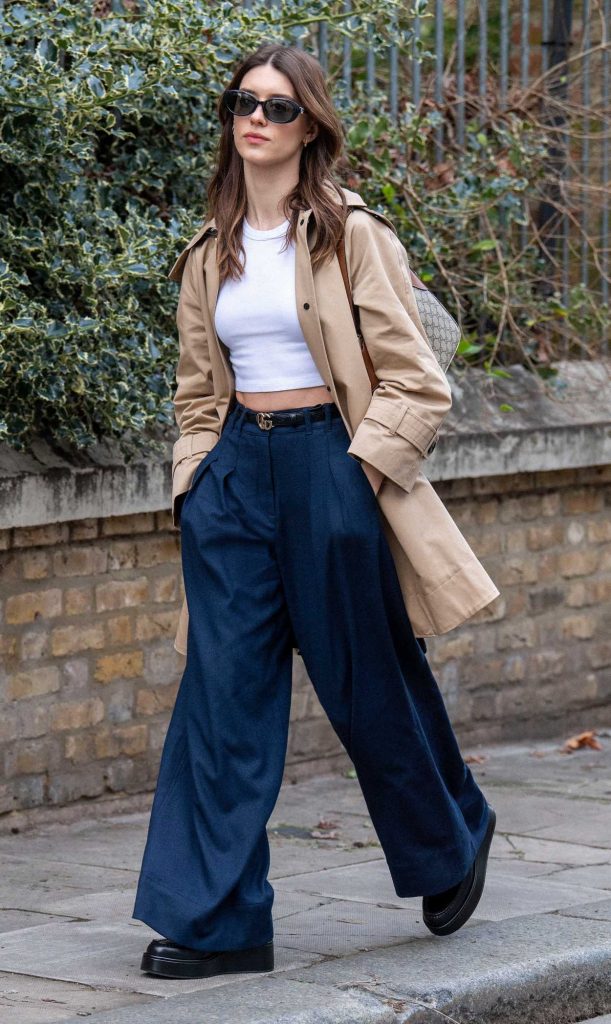 Daisy Edgar-Jones in a Beige Trench Coat