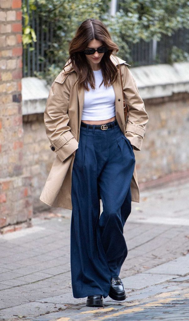 Daisy Edgar-Jones in a Beige Trench Coat