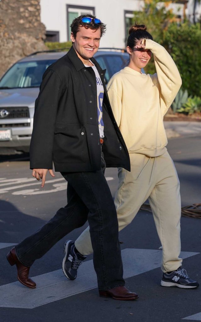 Sara Sampaio in a Beige Sweatsuit