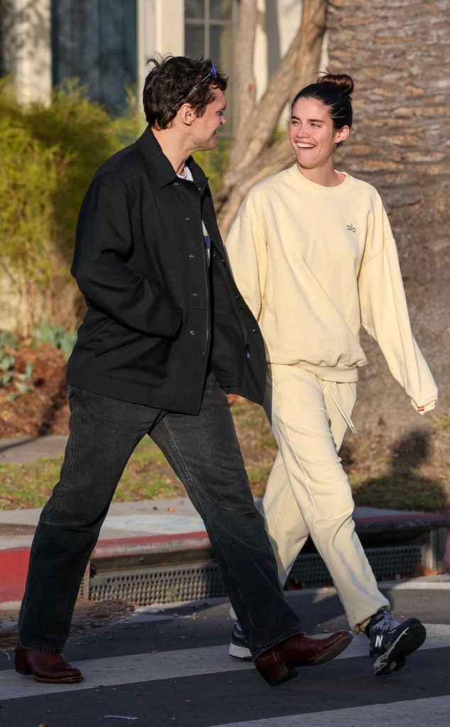 Sara Sampaio in a Beige Sweatsuit