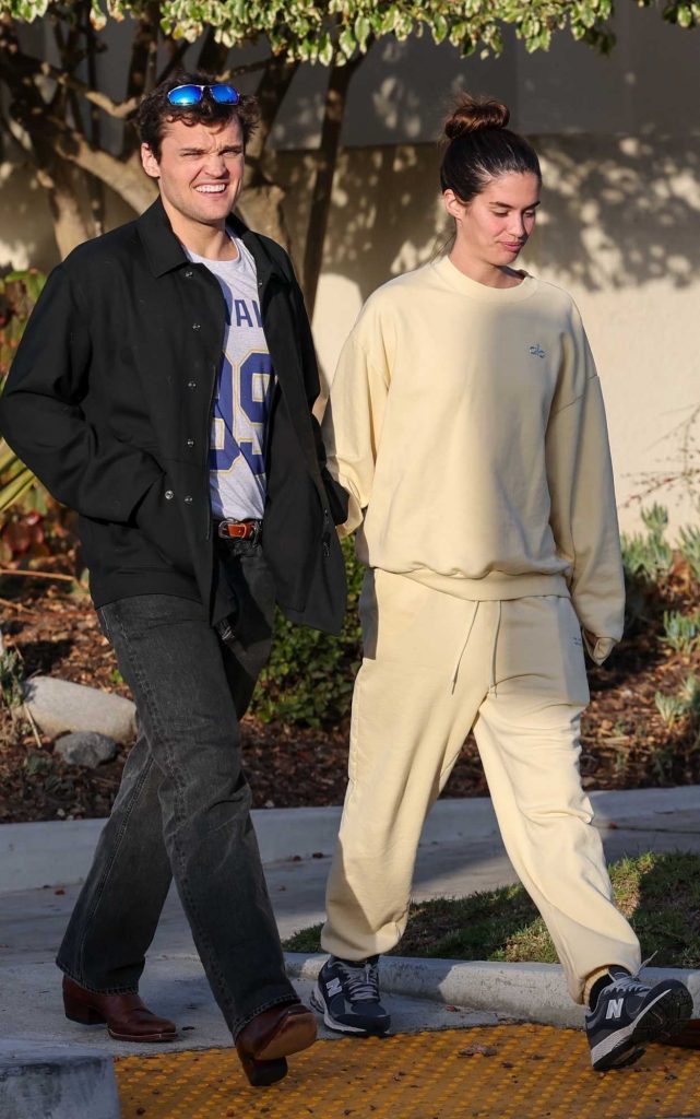 Sara Sampaio in a Beige Sweatsuit