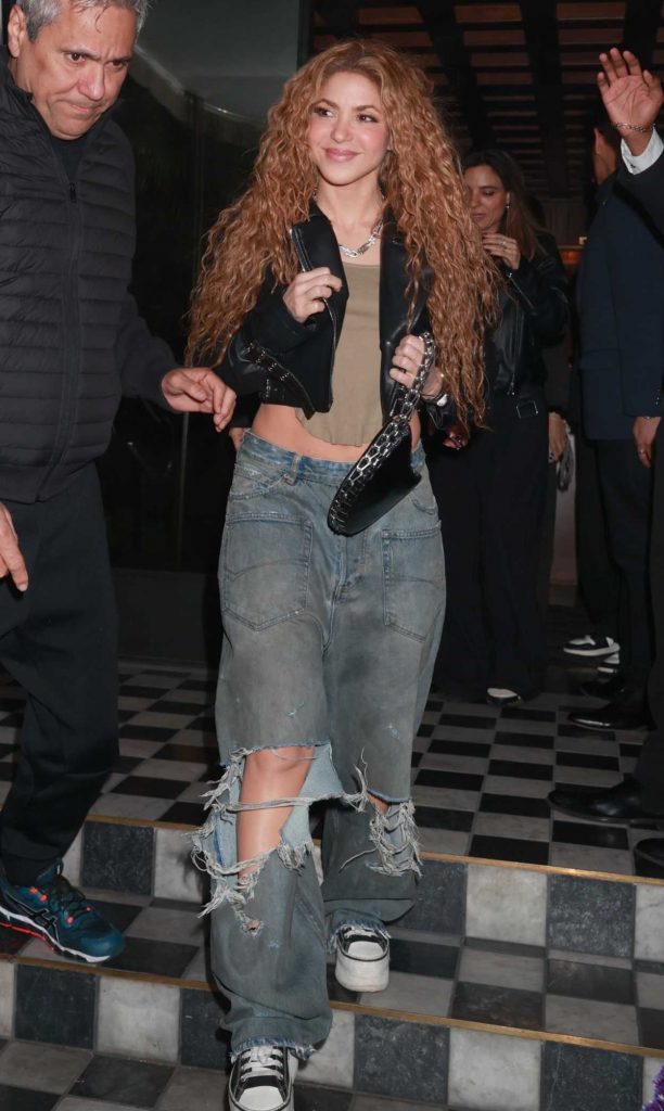 Shakira in a Blue Ripped Jeans