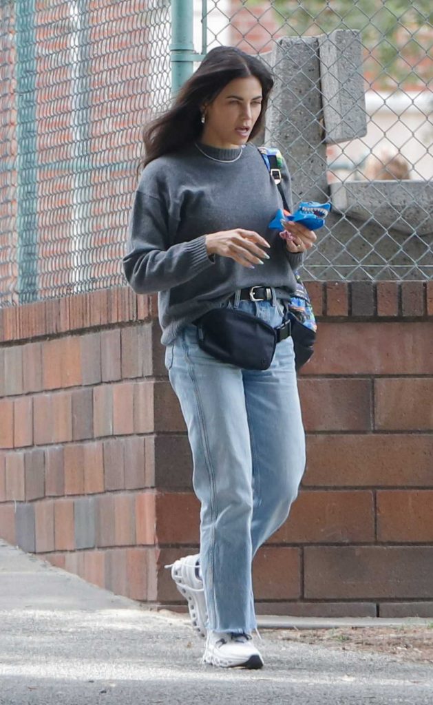 Jenna Dewan in a Grey Sweatshirt