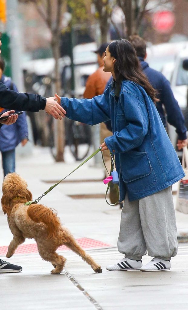 Rachel Zegler in a Grey Sweatpants