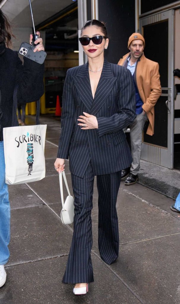 Sarah Hyland in a Black Pantsuit