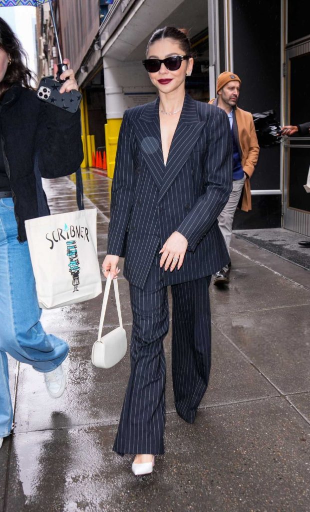 Sarah Hyland in a Black Pantsuit