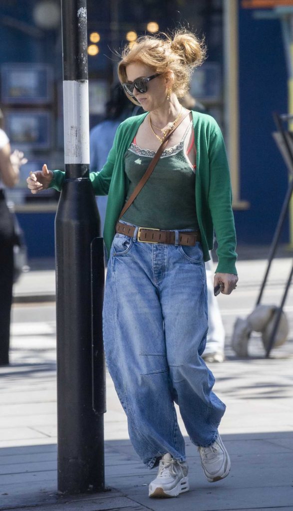 Isla Fisher in a Green Cardigan