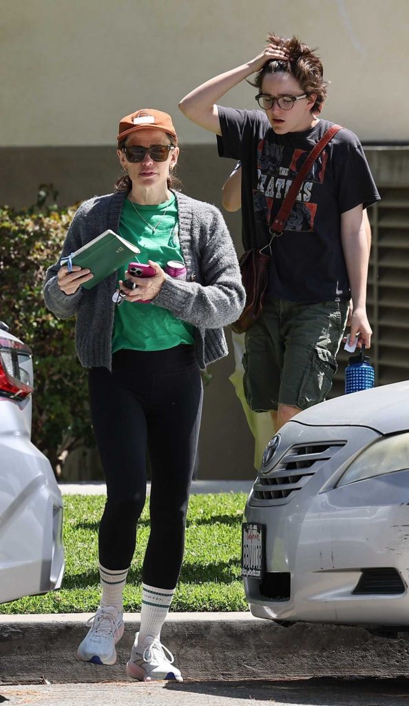 Jennifer Garner in a Black Leggings