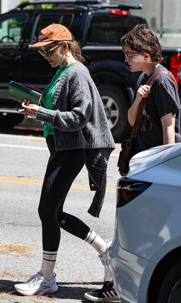 Jennifer Garner in a Black Leggings