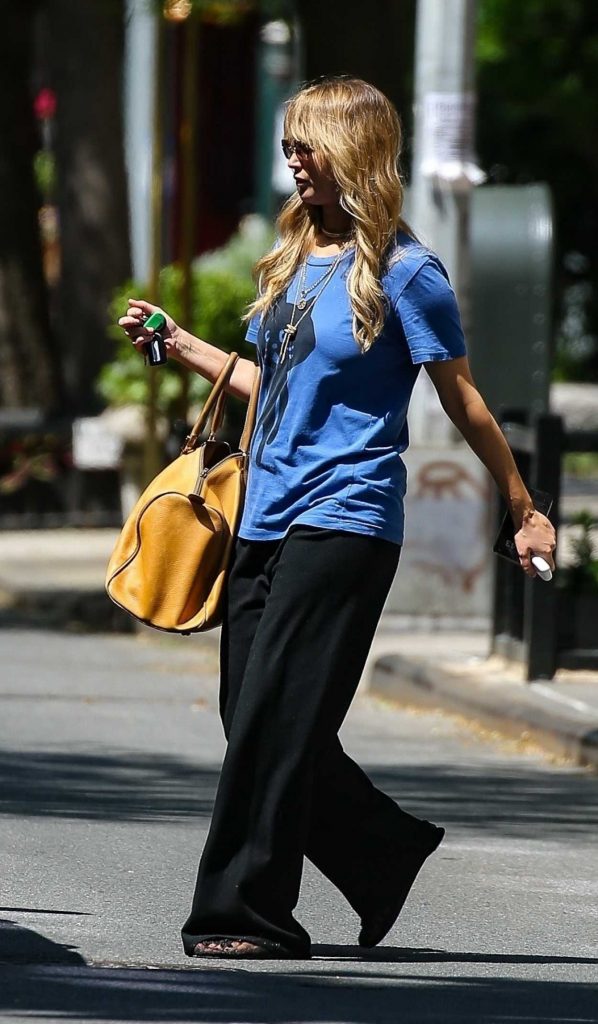 Jennifer Lawrence in a Blue Tee