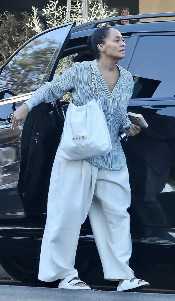 Tracee Ellis Ross in a White Flip-Flops
