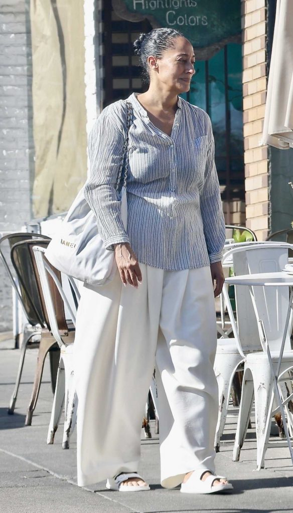 Tracee Ellis Ross in a White Flip-Flops