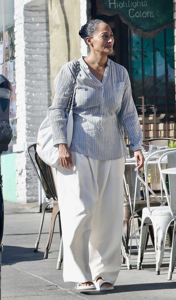 Tracee Ellis Ross in a White Flip-Flops