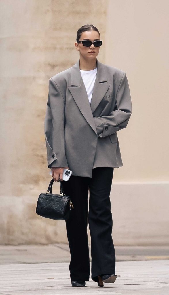 Hailee Steinfeld in a Grey Blazer