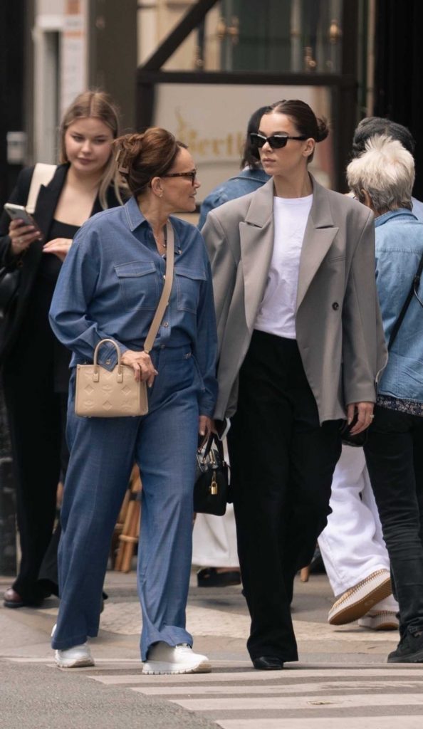 Hailee Steinfeld in a Grey Blazer