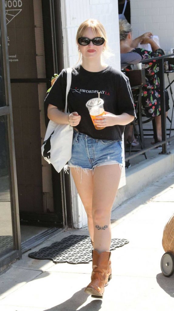 Lulu Wilson in a Black Tee