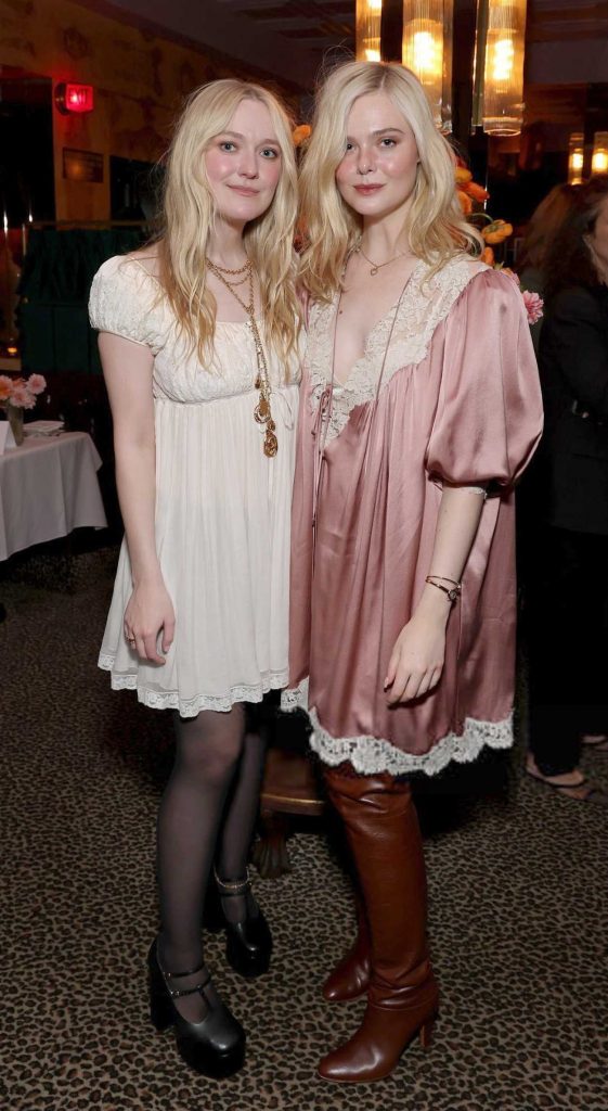Elle Fanning and Dakota Fanning