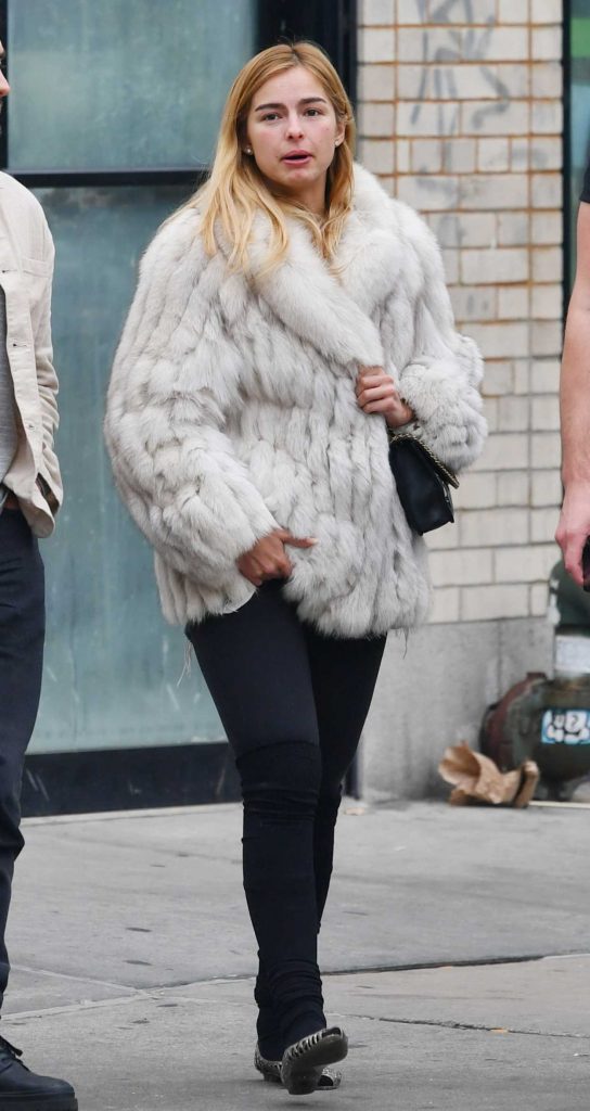 Addison Rae in a Black Leggings