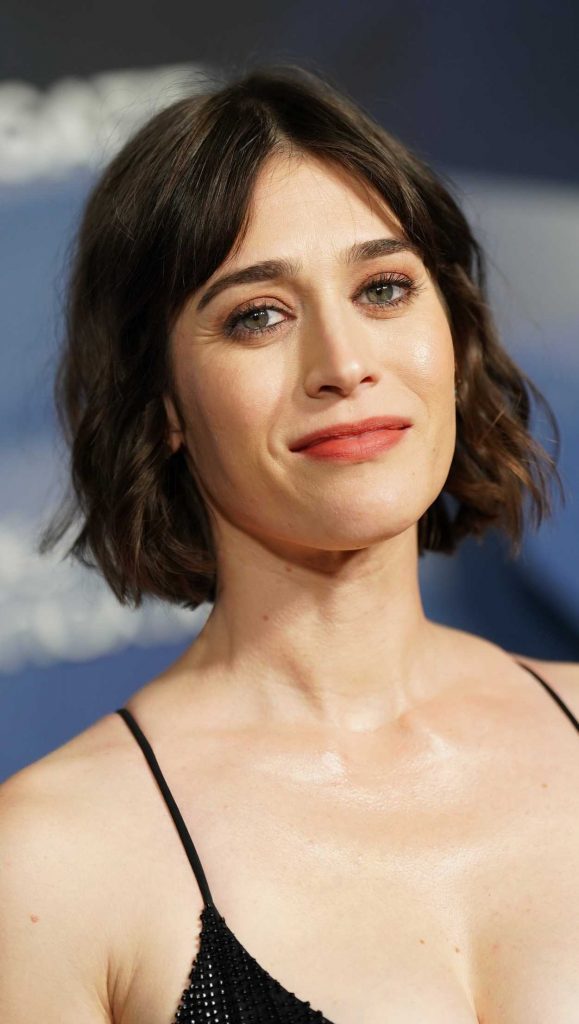 Lizzy Caplan