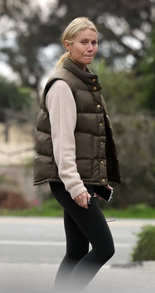 Gwyneth Paltrow in a Black Leggings