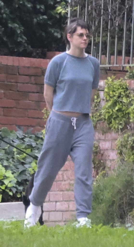 Kristen Stewart in a Grey Sweatpants