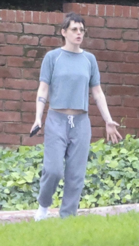 Kristen Stewart in a Grey Sweatpants