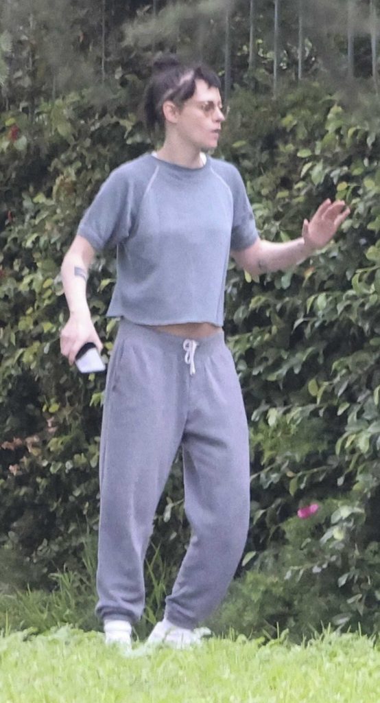 Kristen Stewart in a Grey Sweatpants
