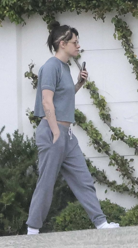 Kristen Stewart in a Grey Sweatpants